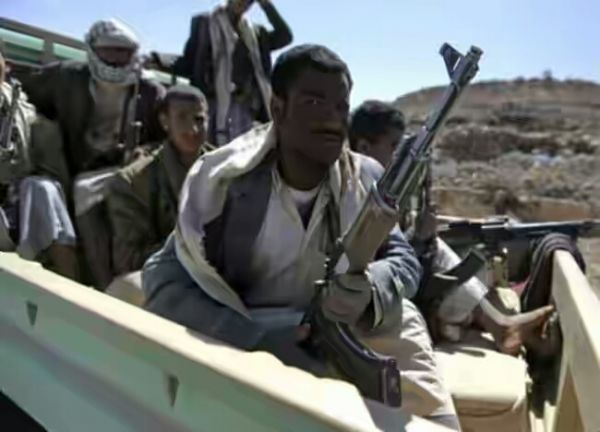 الحديدة.. مليشيا الحوثي تقتحم منطقة الدمنة في حيس وتختطف عدداً من المواطنين