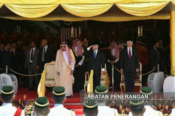 السفارة اليمنية بماليزيا تحضر حفل استقبال الملك سلمان بن عبدالعزيز في قصر ملك ماليزيا
