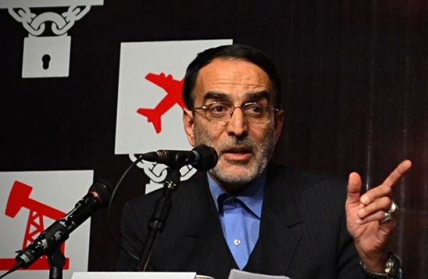 نائب إيراني يهين الصحابة والخلفاء.. ويهاجم الإصلاحيين بعنف