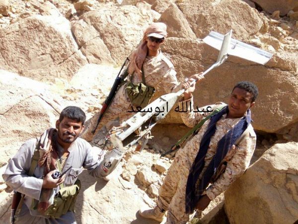 الجيش الوطني يسقط طائرة بدون طيار تابعة للحوثيين في جبهة نهم (صور)