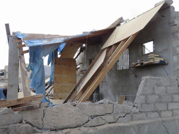 صورٌ تظهر حجم الدمار الذي لحق بمسجد كوفل والمباني المجاورة نتيجة استهدافه من قبل الحوثيين