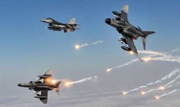 مقاتلات التحالف العربي تدمر مخزن أسلحة ومنصة إطلاق صواريخ للمليشيا غرب تعز