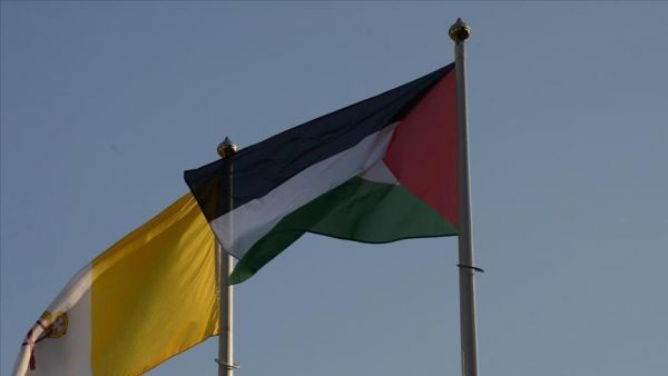 رفع علم فلسطين في سماء 