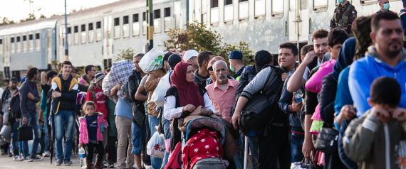 رحلة العذاب.. لاجئون يروون ويلات ما يتعرَّضون له قبل وصولهم إلى أوروبا