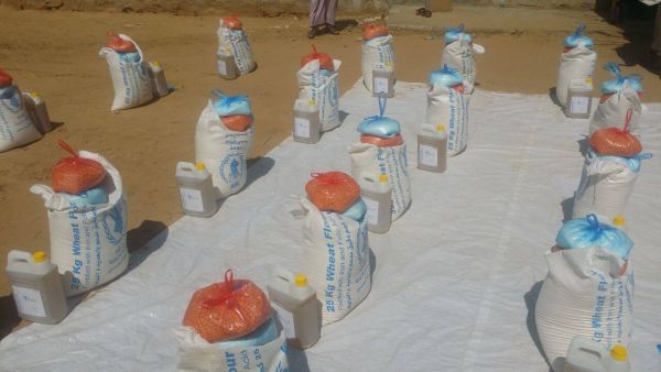 توزيع 2000 سلة غذائية في مديرية عين بمحافظة بشبوة