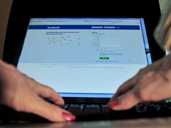 فيسبوك تستعد لإغلاق 30 ألف حساب في فرنسا
