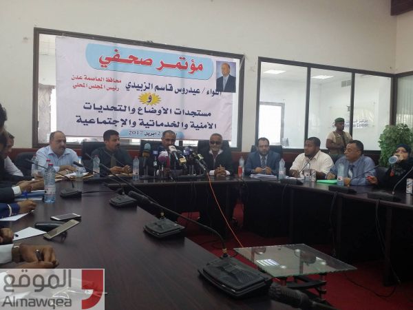 محافظ عدن يتهم مراكز نفوذ بعرقلة الخدمات في المحافظة ويستغيث بالتحالف