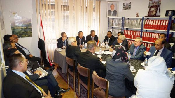 بن دغر خلال ترؤسه اجتماعا لسفراء اليمن في أوروبا: الهدف الأسمى لليمنيين والدبلوماسيين 
