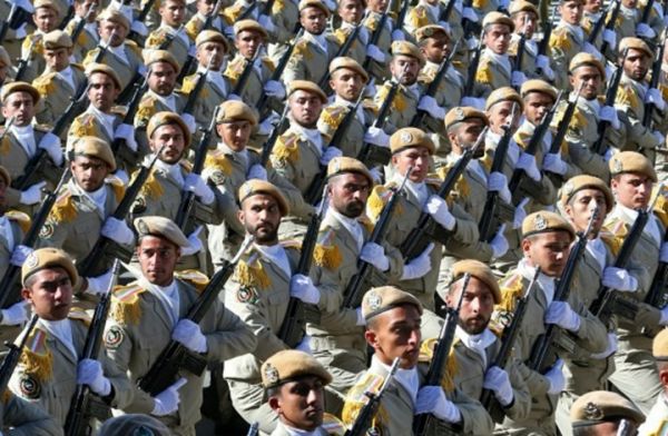 إيرانيون يرفضون الخدمة العسكرية: لا نريد قتل أطفال سوريا
