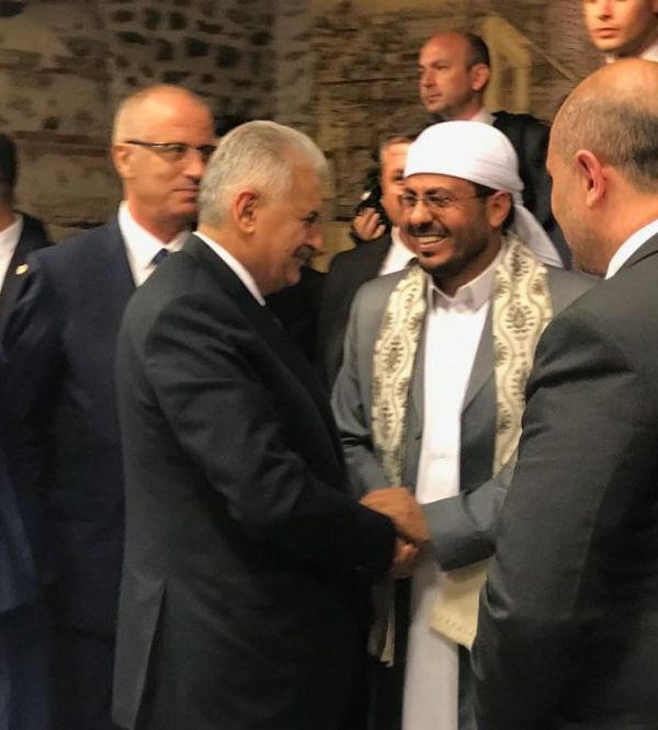وزير الأوقاف عطية يبحث مع رئيس الوزراء التركي الوضع في اليمن