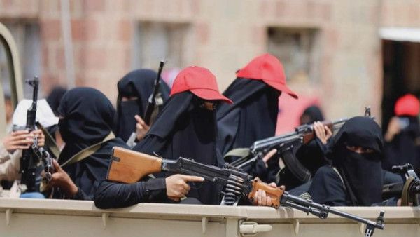ميليشيات الحوثي تفتح معسكرات تجنيد للنساء يشرف عليها حسن زيد