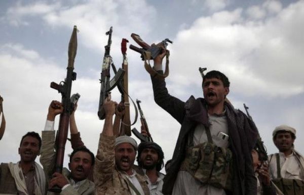 عمران.. مليشيا الحوثي تحاصر منطقة بني جعمان وتشن حملة اختطافات واسعة