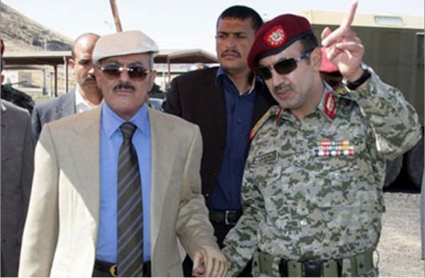 صحيفة: المخلوع صالح يشترط إسقاط العقوبات الدولية عنه وعن نجله مقابل مغادرة البلاد