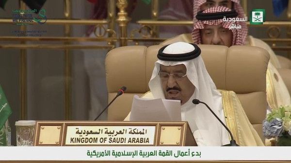 الملك سلمان: الحوثيون والقاعدة وداعش متشابهون في ممارسة الإرهاب