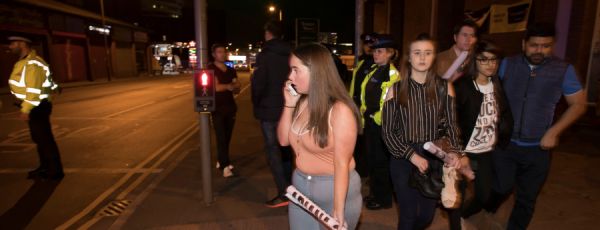 عشرات القتلى والجرحى في هجوم استهدف أكبر صالة للحفلات بمدينة في إنكلترا