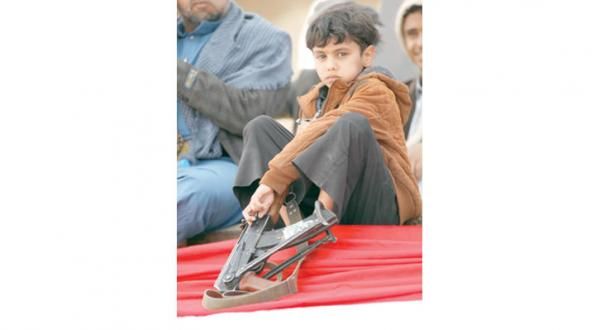 اتهامات للحوثيين والمخلوع صالح بتجنيد 15 ألف طفل
