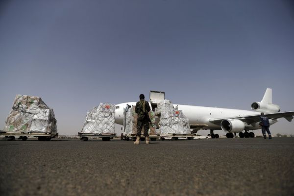 صحيفة أمريكية تكشف عن استخدام واشنطن الغطاء الإنساني لتحقيق أهدافها في اليمن (ترجمة خاصة)