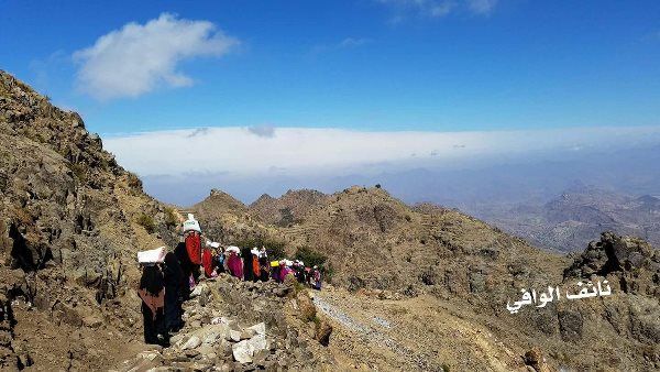 تعز.. مليشيا الحوثي تهجر أهالي قرية الهاملي قسريا وتنذرهم 24 ساعة