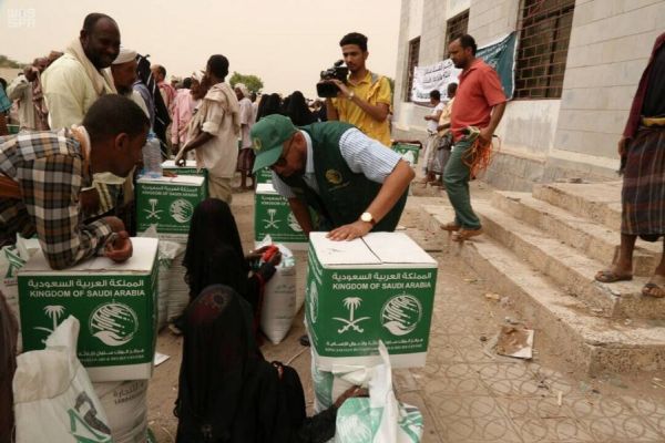 توزيع 10 آلاف سلة غذائية في محافظة لحج