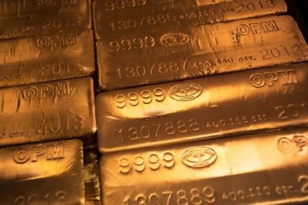 الذهب يتجه صوب أكبر مكسب أسبوعي في شهرين مع انخفاض الدولار