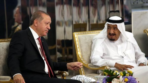 أردوغان والعاهل السعودي يبحثان مساعي حل الأزمة الخليجية