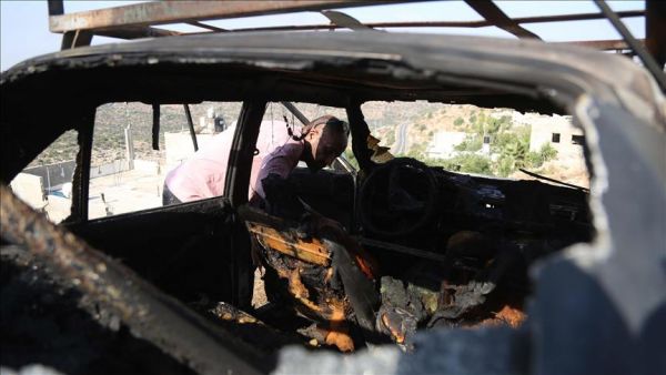 مستوطنون إسرائيليون يحرقون ثلاث مركبات قرب رام الله