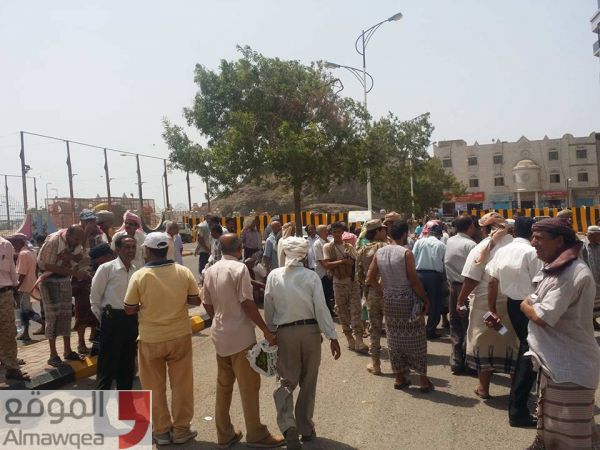 عدن.. احتجاجات لعسكريين للمطالبة برواتبهم المتوقفة منذ خمسة أشهر