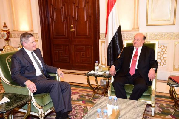 الرئيس هادي يناقش مع سفراء أمريكا وروسيا عملية السلام في اليمن
