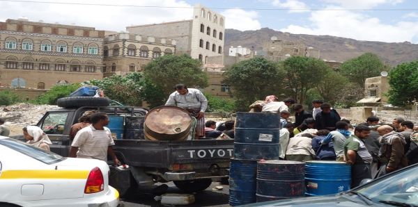 محافظات يمنية تعاني شحاً في المشتقات النفطية قبيل عيد الأضحى