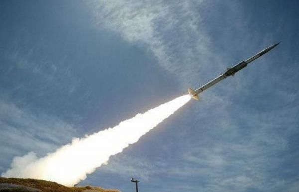 مليشيا الحوثي تعلن إطلاق صاروخ بالستي على معسكر في جيزان
