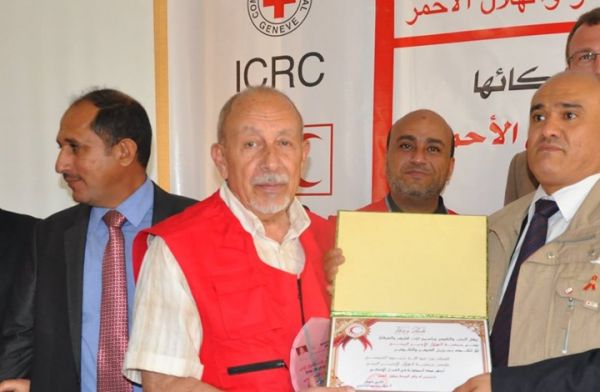 وفاة مؤسس الهلال الأحمر اليمني في ظل نقص الإمدادات الطبية