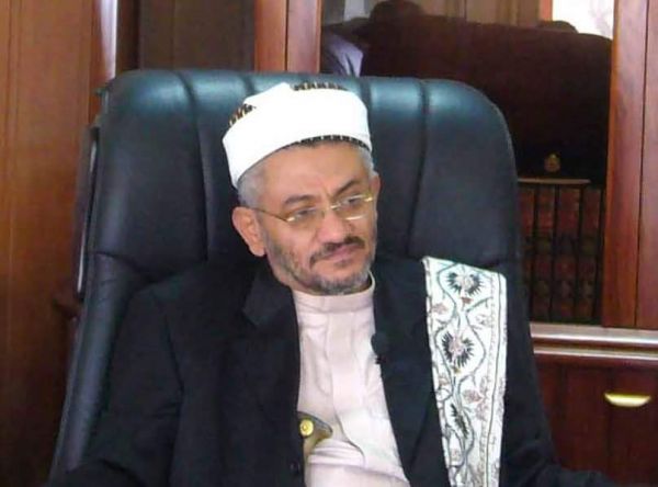 رئيس المحكمة العليا يدعو قيادات الدولة والأحزاب خارج اليمن لمزاولة أعمالهم من عدن