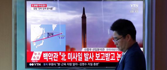 كوريا الشمالية تطلق صاروخاً بالستياً مرَّ فوق اليابان بعد يوم من التهديد بإغراقها