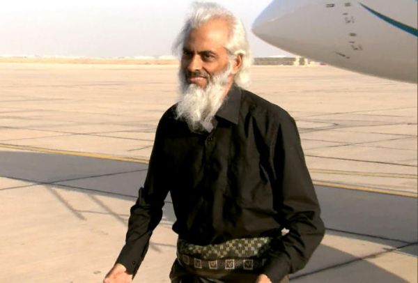 الكاهن الهندي: لم أتعرض لأي أذى جسدي من قبل الخاطفين في اليمن