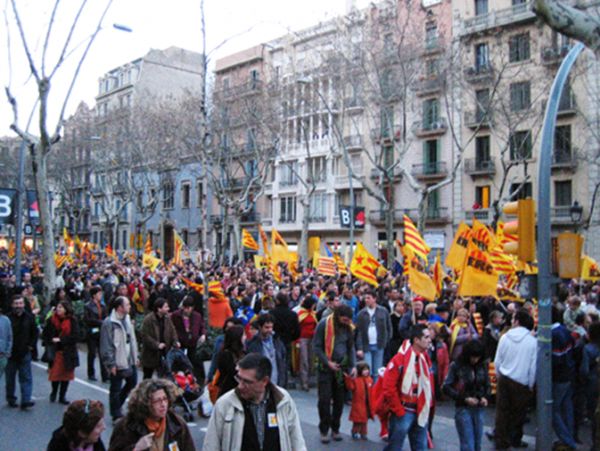 ما الذي ستخسره إسبانيا لو استقل عنها إقليم كتالونيا؟