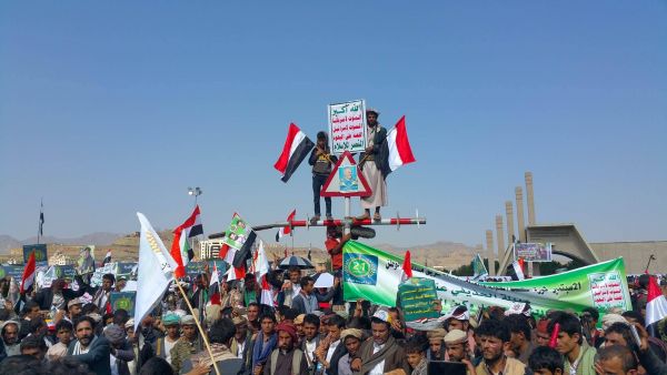 الحوثيون يحتفلون في صنعاء ويدعون السعودية والإمارات للحوار