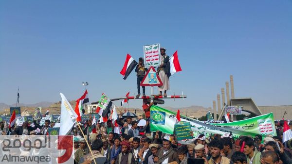 احتفال السبعين.. رسالة الحوثيين السلالية تحت أعلام الجمهورية وأرض ملحمتها التاريخية (صور)