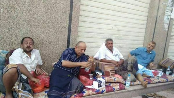 البنك المركزي في عدن يرفض صرف رواتب موظفي تعز رغم توجيهات حكومية