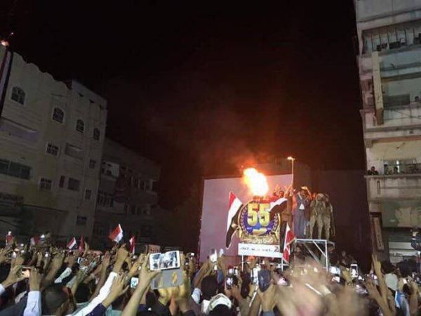 تعز.. حشود جماهيرية تحتفل بثورة 26 سبتمبر وإيقاد شعلة الثورة
