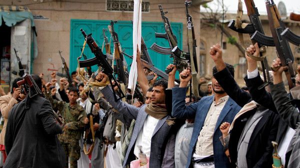 مليشيات الحوثي تسيطر على ثاني أكبر معسكر تابع للمخلوع صالح