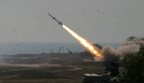 الحوثيون يعلنون إطلاق صاروخ بالستي على معسكر سعودي في جيزان
