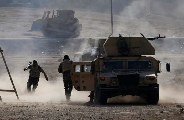 قوات عراقية تتقدم بكركوك والكرد يدمرون آليات للحشد الشعبي