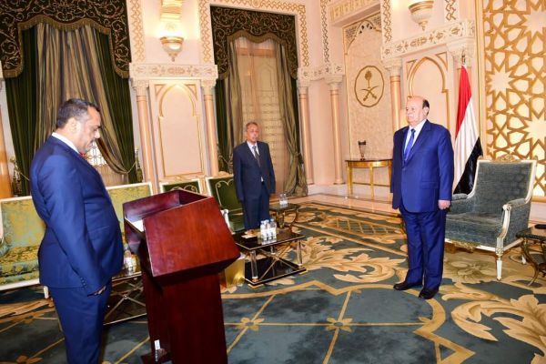 ثلاثة قضاة يؤدون اليمين الدستورية أمام الرئيس هادي
