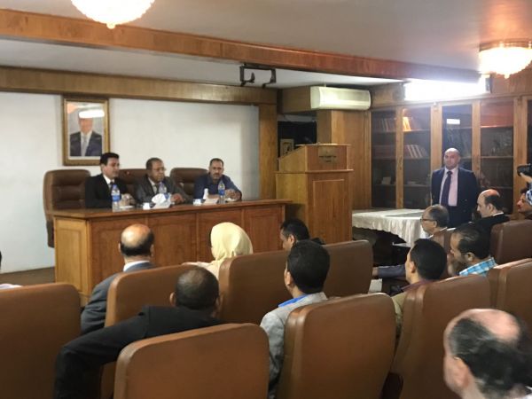 وزير يمني يطالب مصر بمزيد من التسهيلات لليمنيين