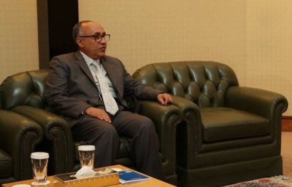 الحكومة اليمنية تبحث إقالة محافظ البنك المركزي