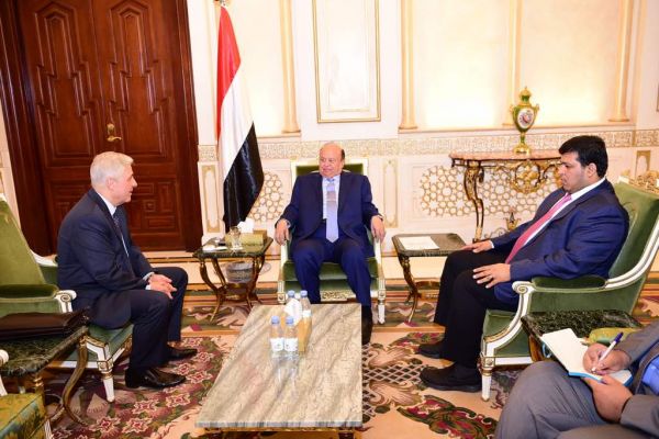 الرئيس هادي يستقبل سفراء روسيا والصين لدى اليمن