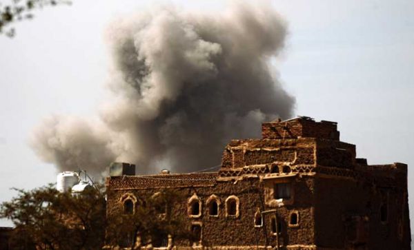 انفجارات عنيفة تهز صنعاء إثر غارات شنتها مقاتلات التحالف
