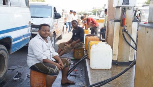 ارتفاع جنوني للمشتقات النفطية عقب إغلاق التحالف المنافذ اليمنية