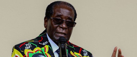 الحزب الحاكم في زيمبابوي يطيح بأقدم رؤساء العالم من الحكم