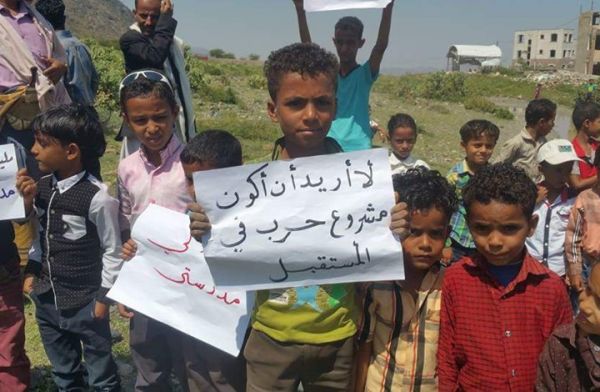 مدرسة وسط حقل ألغام.. تلاميذ في تعز اليمنية يخاطرون يوميا